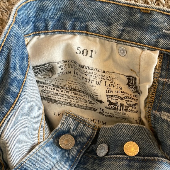 Levi’s premium 50 women’s distressed blue Jean shorts size 25 - Picture 4 of 7